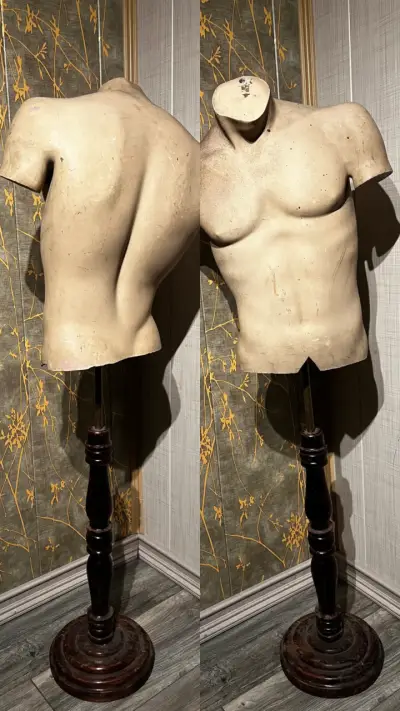 Busto de maniquí vintage en pedestal - miniatura 1