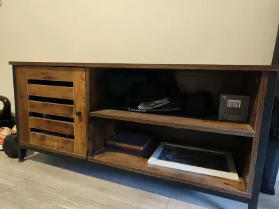 Mueble de TV de madera rústico con estantes - miniatura 4