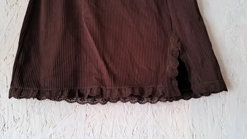 Falda corta de pana marrón con encaje - 2