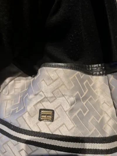 Bolso de hombro beige con diseño geométrico - miniatura 2