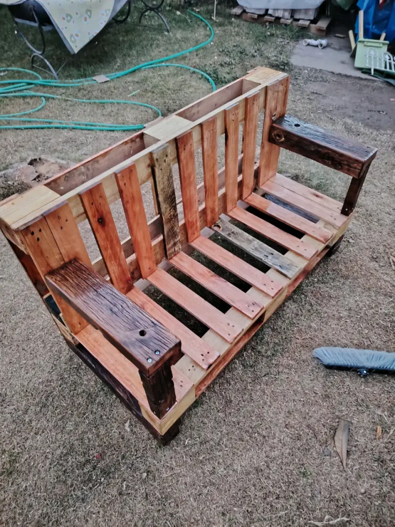 Sofá de Palets de Madera Reciclada para Jardín - 1
