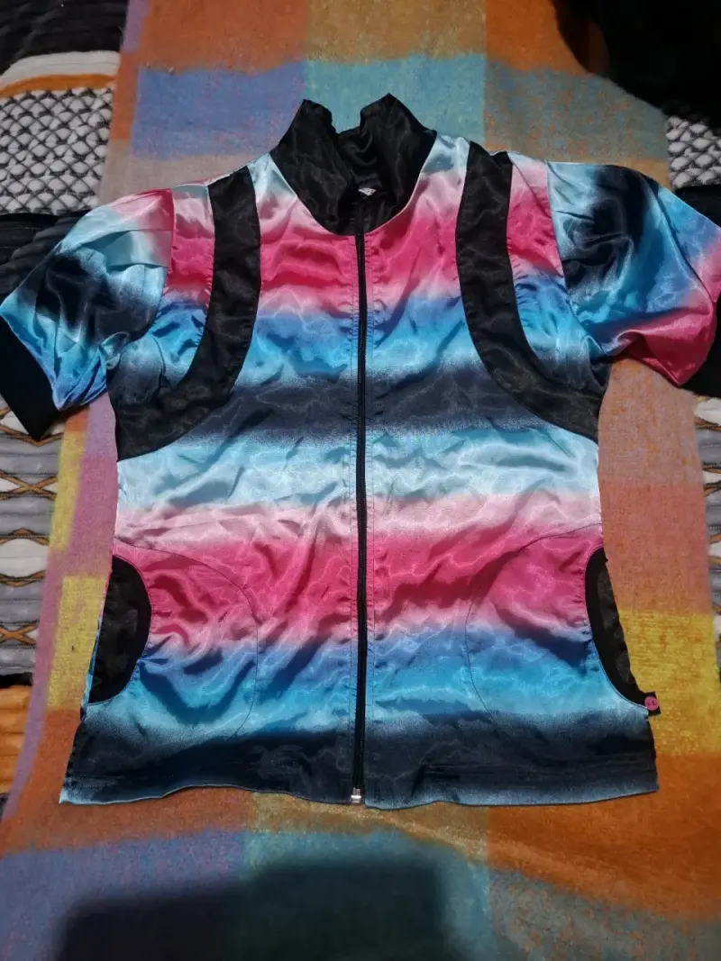 Chaqueta deportiva multicolor con cierre
