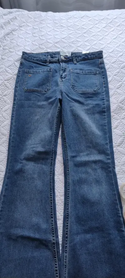 Jeans acampanados de mezclilla azul - miniatura 1