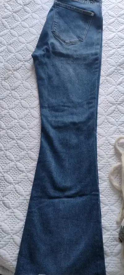 Jeans acampanados de mezclilla azul - miniatura 2
