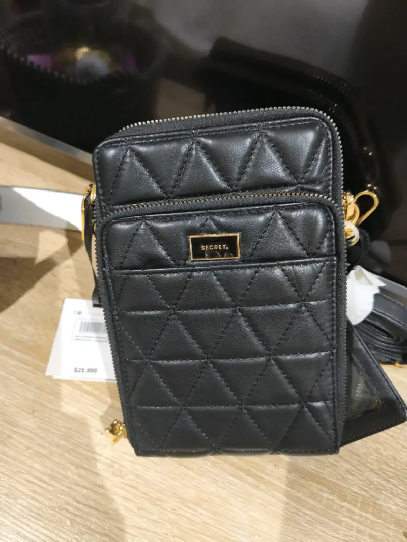 Cartera negra de cuero Secret con diseño acolchado