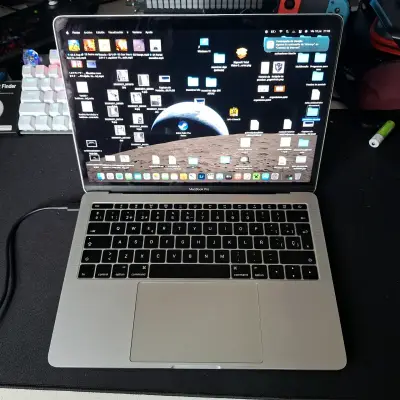 MacBook Pro 13 pulgadas en buen estado - miniatura 1