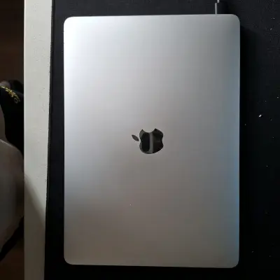 MacBook Pro 13 pulgadas en buen estado - miniatura 3