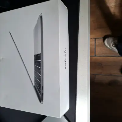 MacBook Pro 13 pulgadas en buen estado - miniatura 6