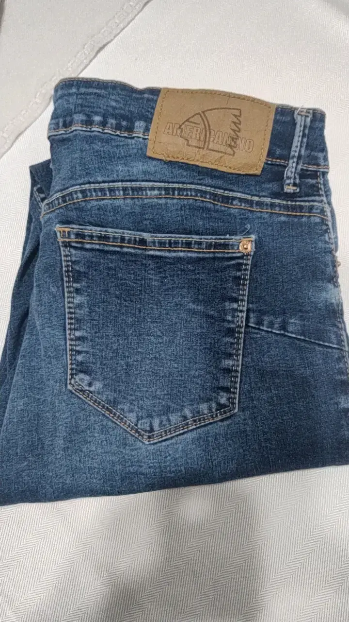 Jeans azul oscuro para mujer estilo clásico - 3