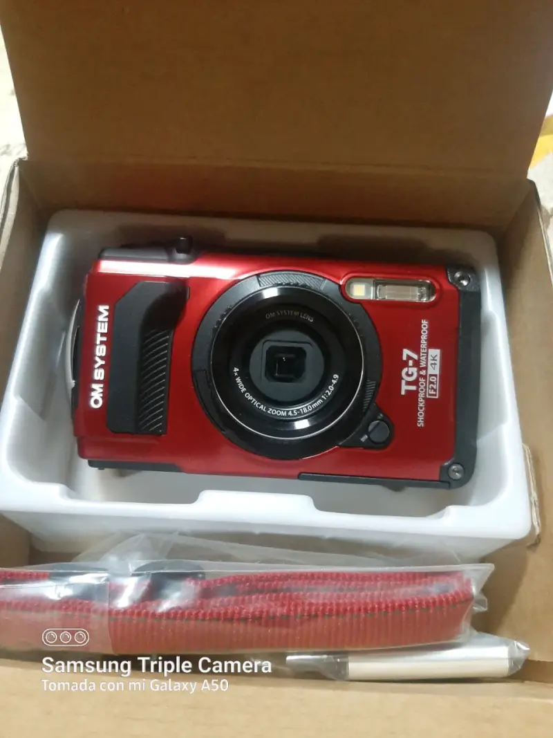 Cámara Digital Impermeable OM System Tough TG-7 Roja - 6