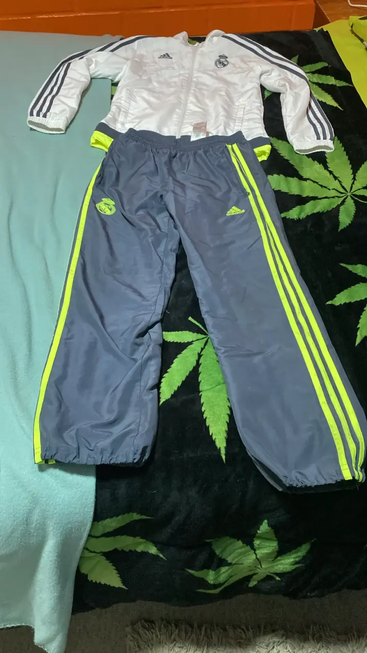 Conjunto deportivo Adidas Real Madrid blanco y gri - 2