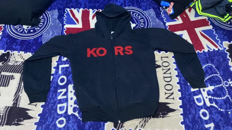 Polerón con capucha negro KO RS