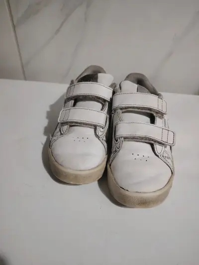 Zapatillas deportivas blancas para niña con velcro - miniatura 3