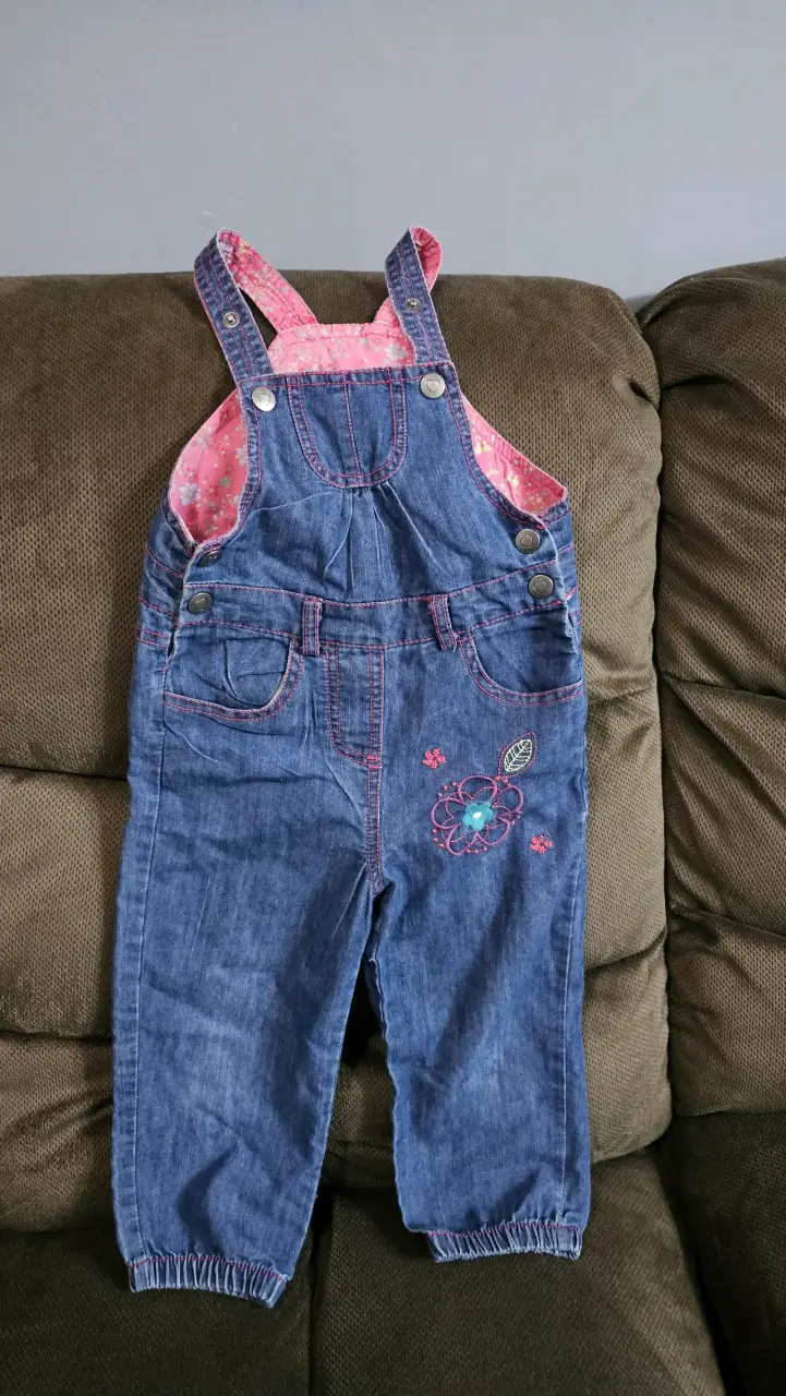 Jardinera de mezclilla para niña talla 18-24 meses