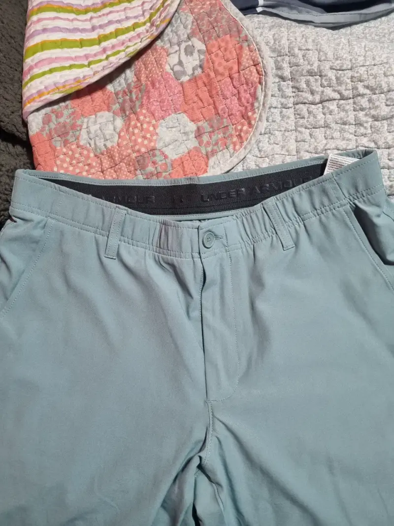 Shorts deportivos Under Armour gris claro - 1