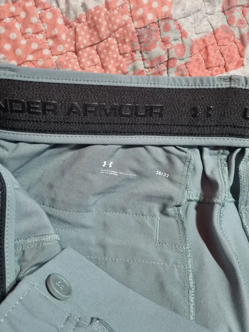 Shorts deportivos Under Armour gris claro - 2