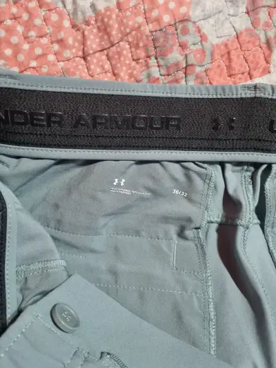Shorts deportivos Under Armour gris claro - miniatura 2