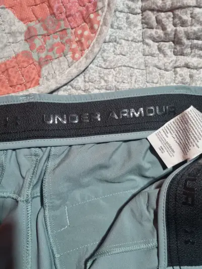Shorts deportivos Under Armour gris claro - miniatura 4