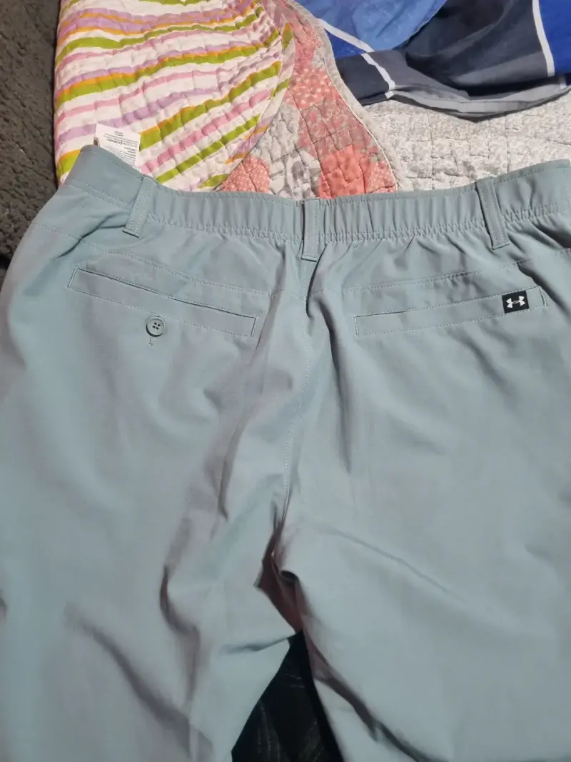 Shorts deportivos Under Armour gris claro - 5