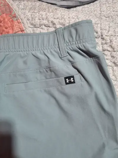 Shorts deportivos Under Armour gris claro - miniatura 6