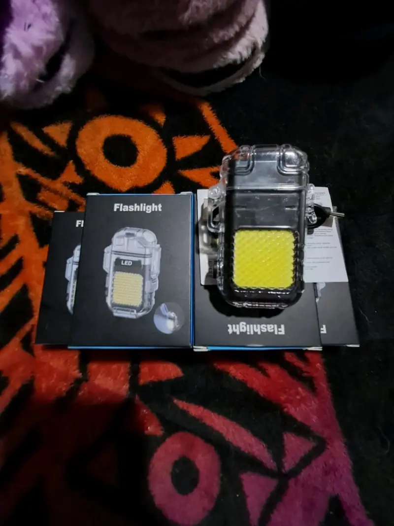 Linterna LED con encendedor portátil recargable - 1