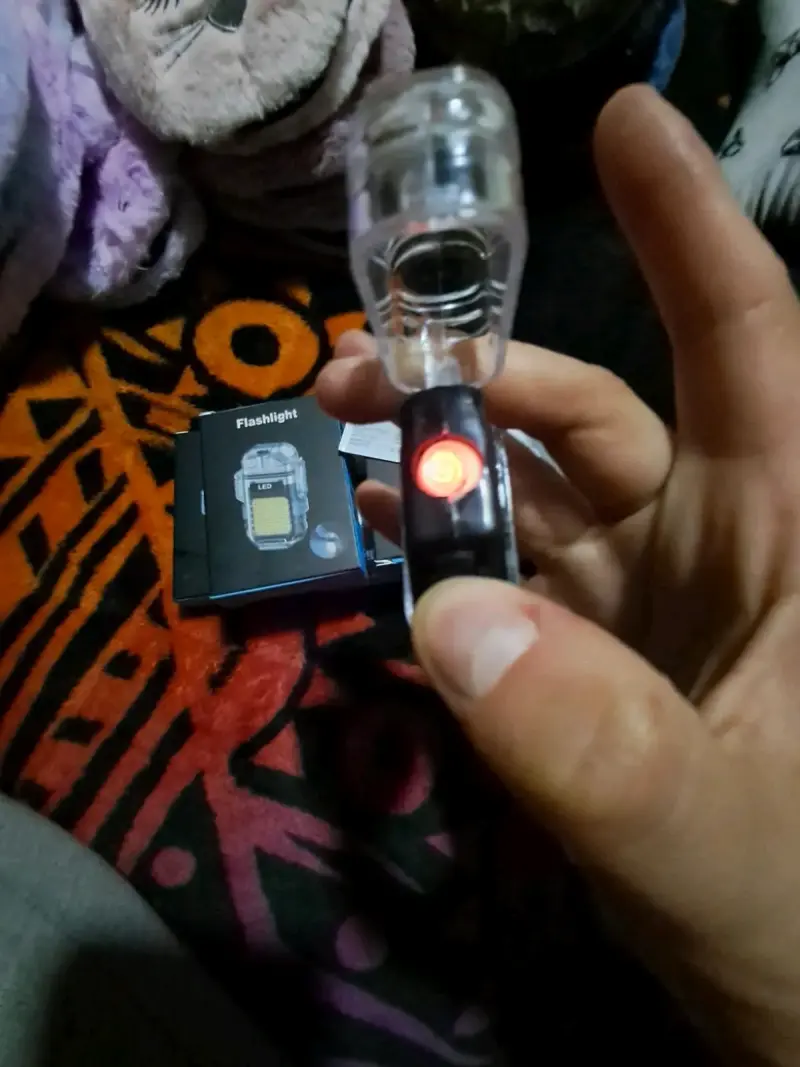 Linterna LED con encendedor portátil recargable - 2