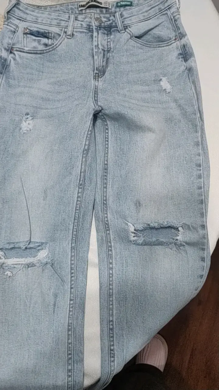 Jeans celestes rasgados para mujer Americanino - 2