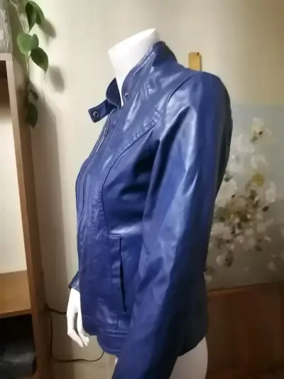 Chaqueta de cuero sintético azul para mujer - miniatura 1