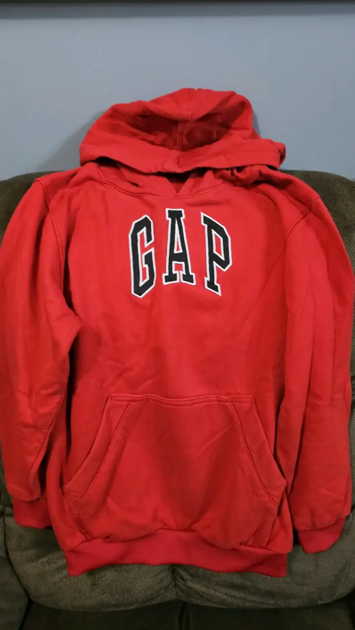 Polerón rojo con capucha GAP niño talla 12