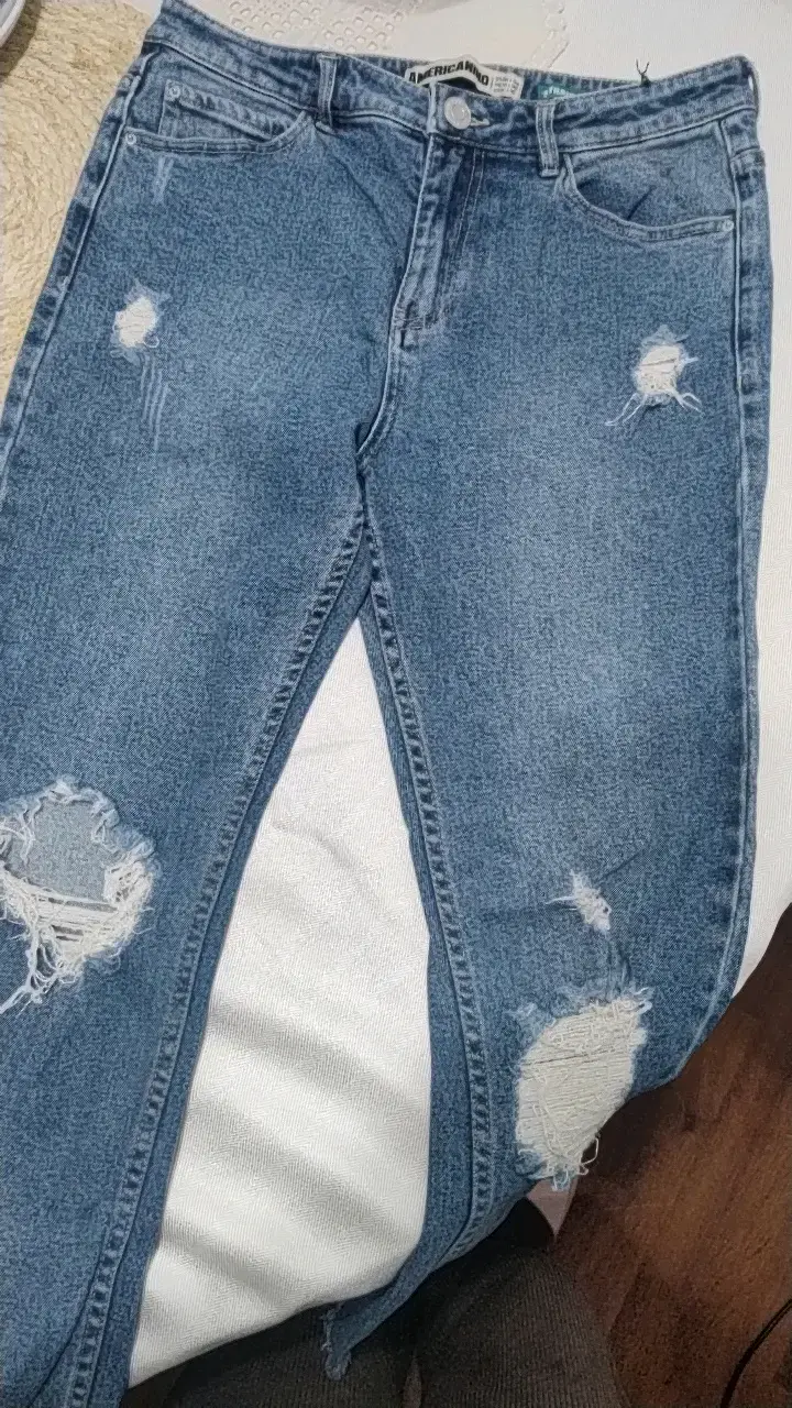 Jeans rasgados azul claro para mujer - 2