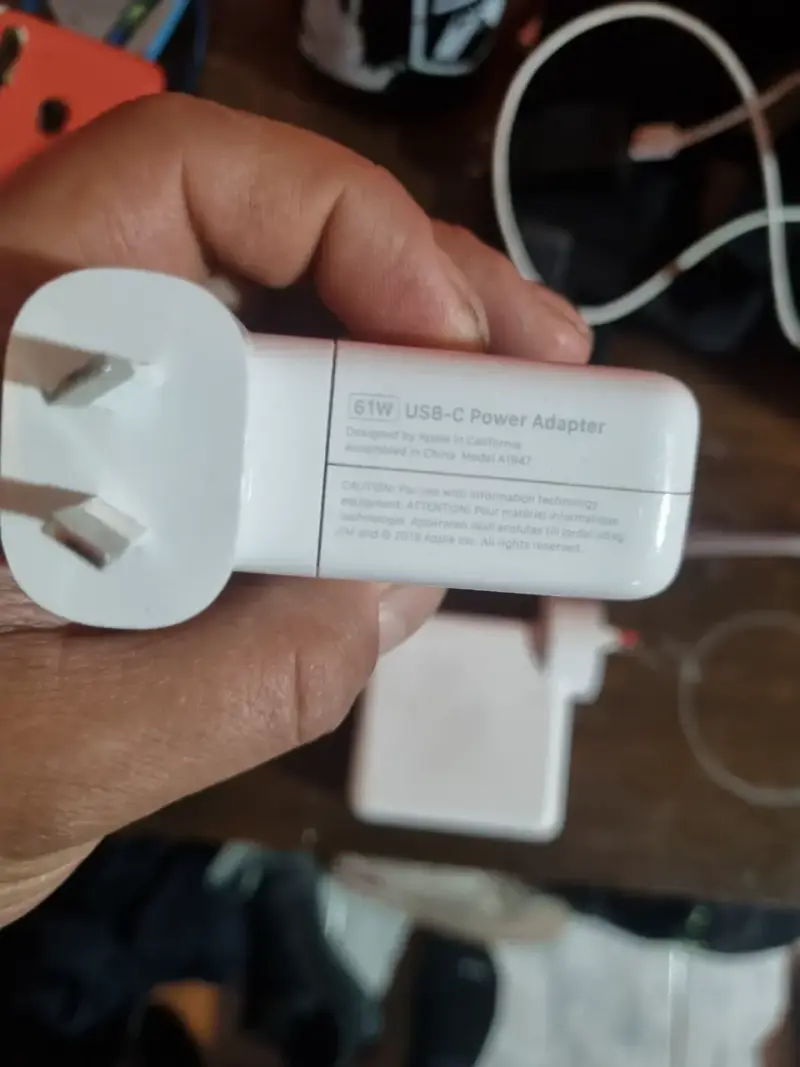 Cargador Apple USB-C 61W para MacBook - 2