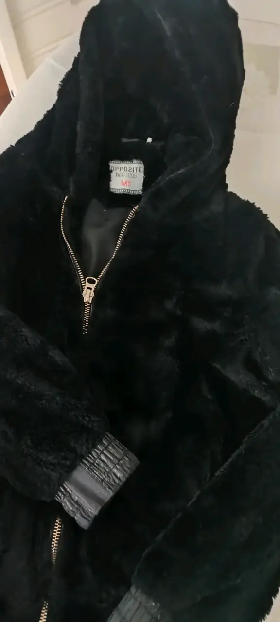 Chaqueta de Peluche Negra Opposite Básicos - 2