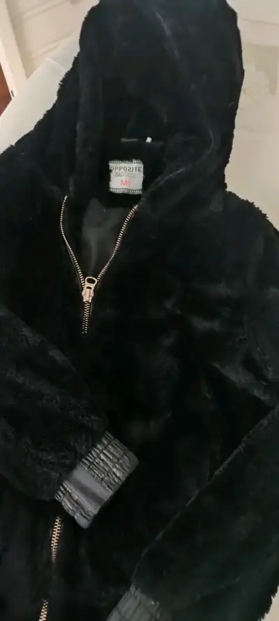 Chaqueta de Peluche Negra Opposite Básicos - miniatura 2