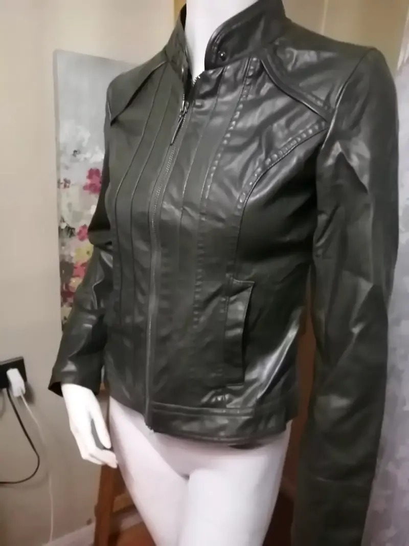 Chaqueta de cuero sintético negra para mujer - 2
