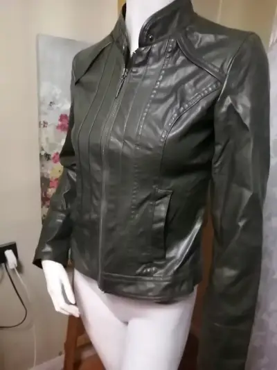 Chaqueta de cuero sintético negra para mujer - miniatura 2