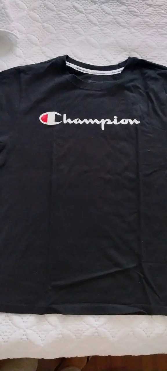 Polera negra Champion con logo - 3