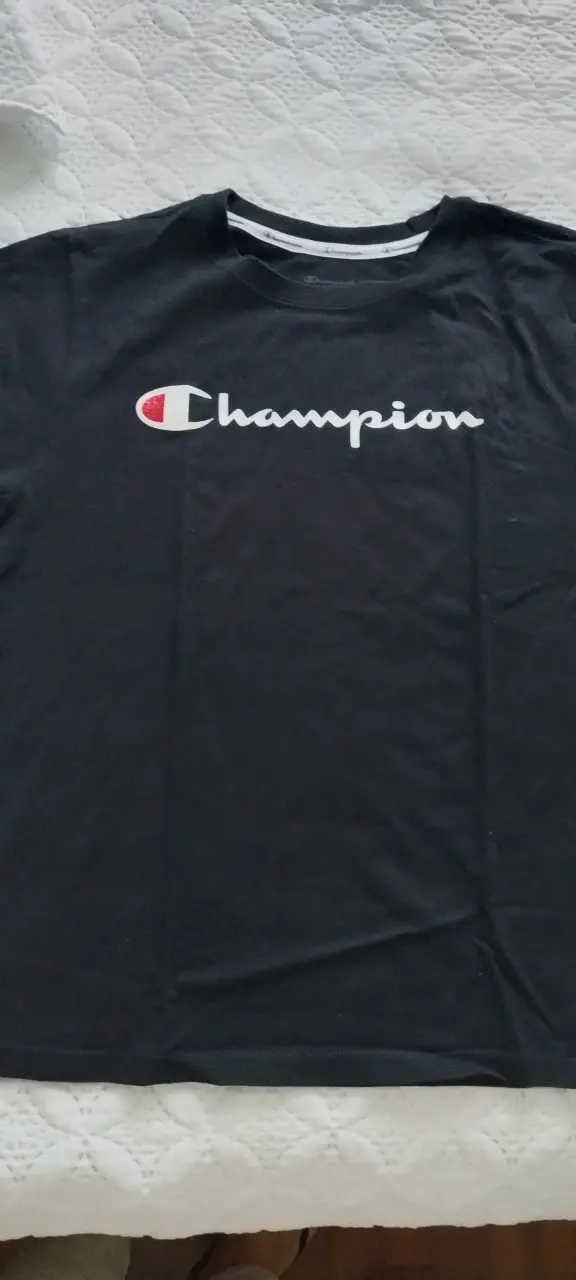 Polera negra Champion con logo - 4