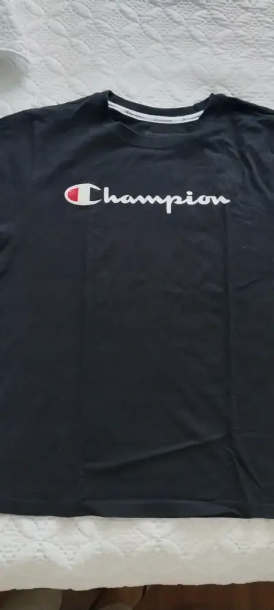 Polera negra Champion con logo - miniatura 4