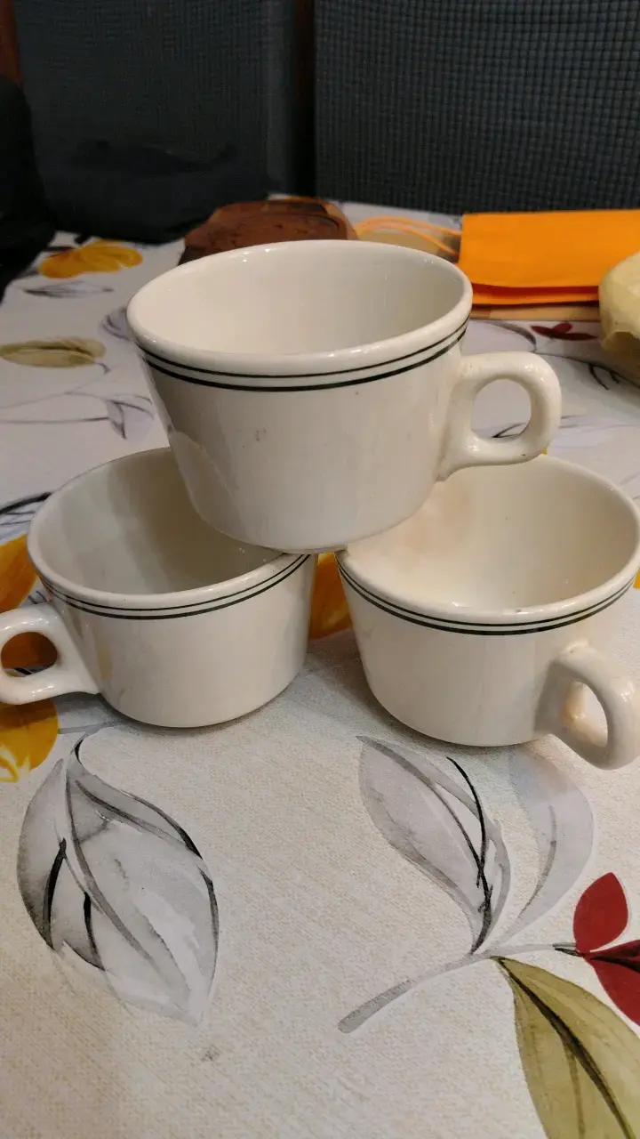 Juego de tazas de cerámica blancas lozapenco