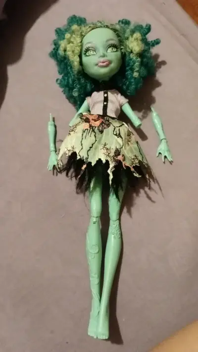 Muñeca Monster High verde con vestido - miniatura 3