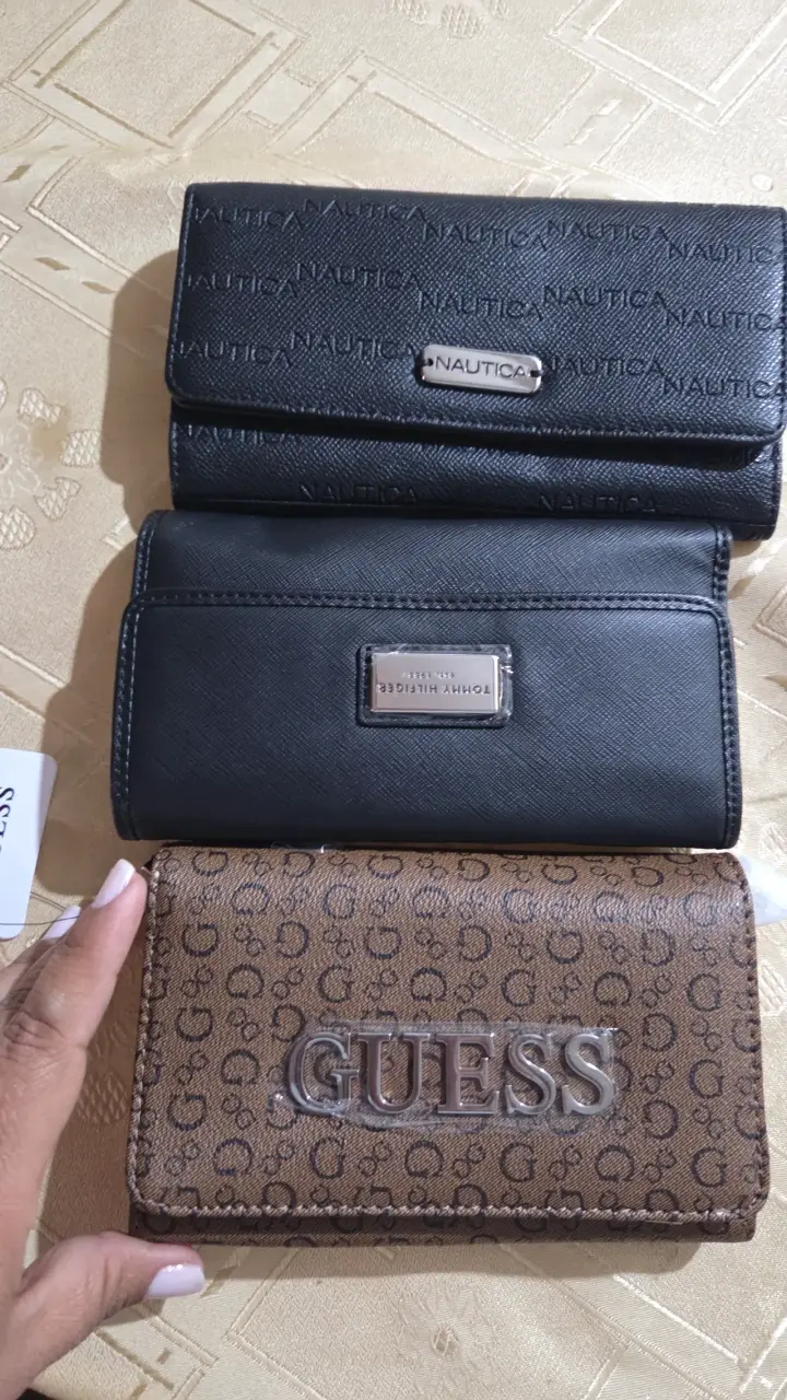 Set de billeteras de marca Guess, Tommy Hilfiger y Nautica