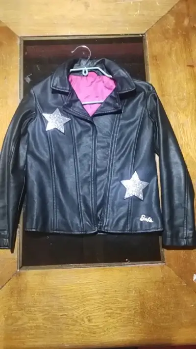 Chaqueta de cuero sintético Barbie con estrellas - miniatura 1