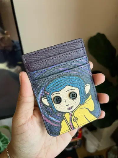 Tarjetero con diseño de Coraline - miniatura 1