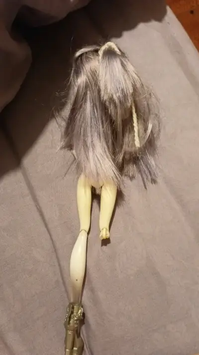 Muñeca articulada estilo Monster High - miniatura 2