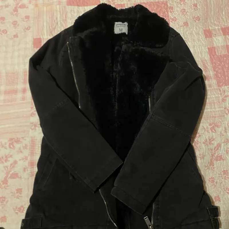 Chaqueta negra con forro de peluche Opposite talla M - 1