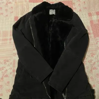 Chaqueta negra con forro de peluche Opposite talla M - miniatura 1