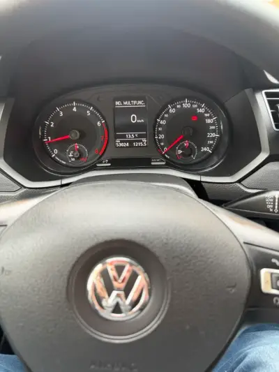 Auto Volkswagen Voyage - miniatura 2