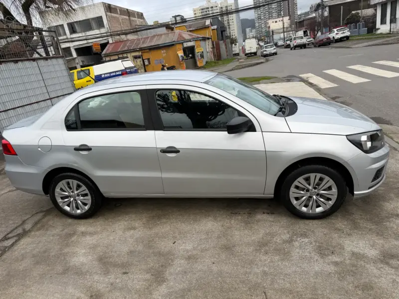 Auto Volkswagen Voyage - 3
