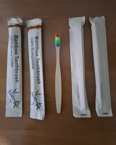 4 Cepillos de dientes de bambú biodegradable - miniatura 1