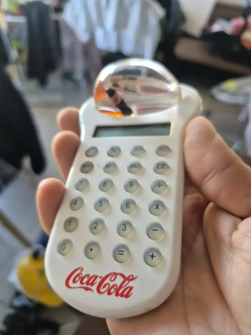 Calculadora Coca-Cola con diseño único - 3